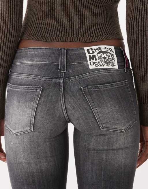 Cheap Monday – Booty Bei – Bootcut-Jeans in verblasster schwarzer Waschung mit Stretchanteil und niedrigem Bund, 5 von 5