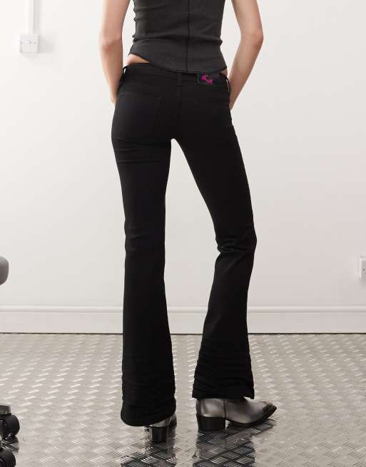Cheap Monday - Booty Bei - Bootcut jeans met stretch en lage taille in zwart met verouderde rinse wassing, 2 van 5