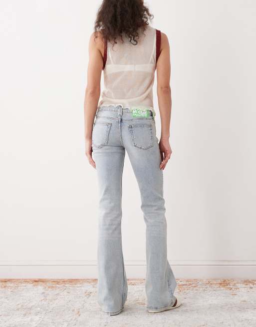 Cheap Monday - Booty Bei - Jeans bootcut a vita bassa elasticizzati lavaggio blu chiaro, 2 di 5