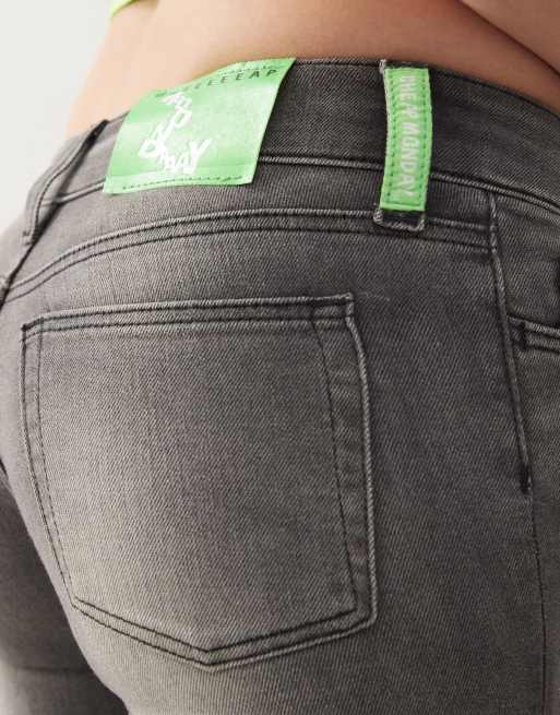 Cheap Monday – Booty Bei – Szare sprane jeansy typu bootcut ze stretchem i obniżonym stanem, 5 z 5