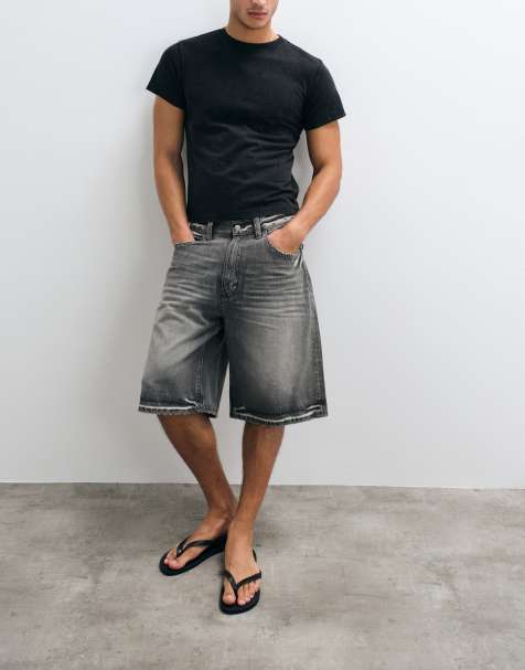Cheap Monday – Czarne sprane jortsy z przetarciami - view 1