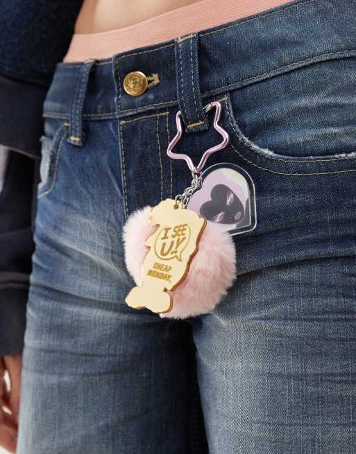Cheap Monday - Nøglering med elefantvedhæng i tegneseriestil