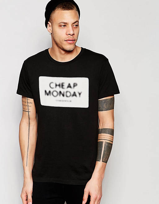 Cheap Monday – Nuclear – Schwarzes Standard-T-Shirt mit Kastenlogoprint |  ASOS