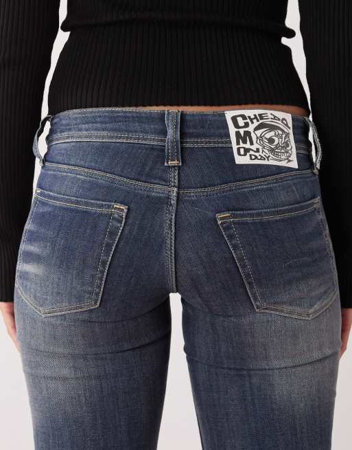 Cheap Monday – Stretch-Schlagjeans mit niedrigem Bund und Waschung in Stahlblau , 4 von 5