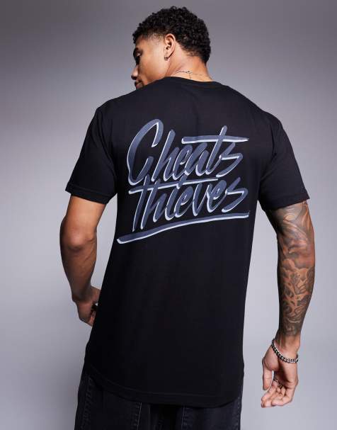 Cheats & Thieves - T-shirt van 200gsm stof met geschreven logoprint op de achterkant in zwart - view 1