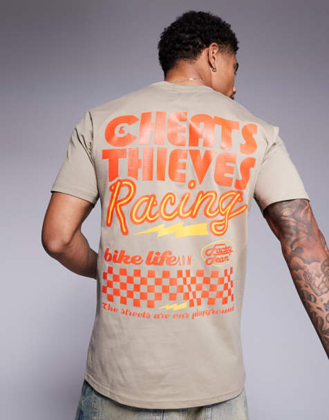 Cheats & Thieves - T-shirt van 200gsm stof met 'Racing'-print op de achterkant in donkerbeige - view 1