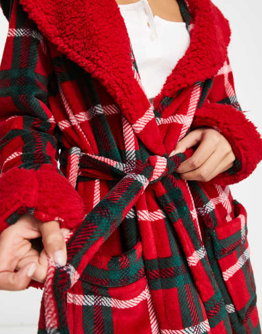Chelsea Peers - Badjas met capuchon in rood geruit, 3 van 4