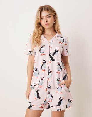 Chelsea Peers - Baumwoll-Set mit kurzärmligem Hemd mit Reverskragen und Shorts mit Pinguin-Print-Rosa
