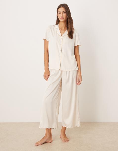 Chelsea Peers Bridal scallop placket buttom up capri length bottom nightwear set in white - view 1