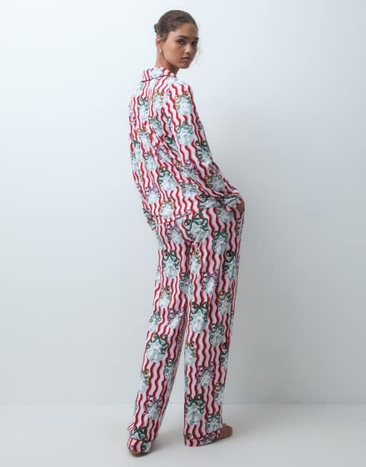 Chelsea Peers Christmas pyjamaset met knoopsluiting in roze squiggle discobalprint, 2 van 4