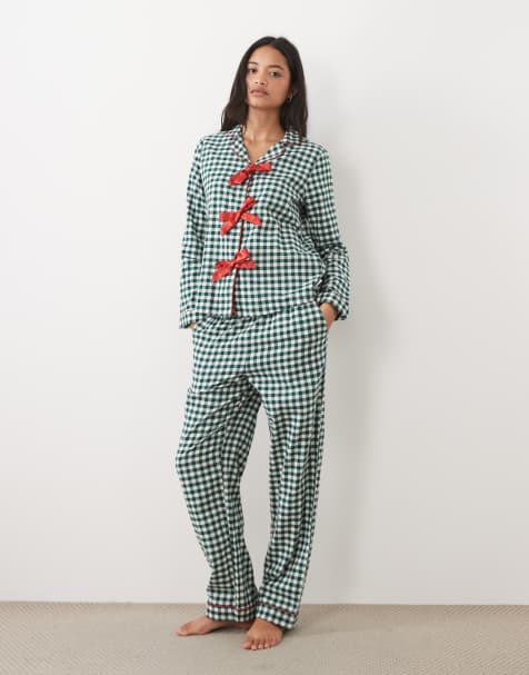 Chelsea Peers Christmas pyjamassæt i børstet bomuldsflannel med skjorte med bindefront og bukser i grøn gingham-tern - view 1