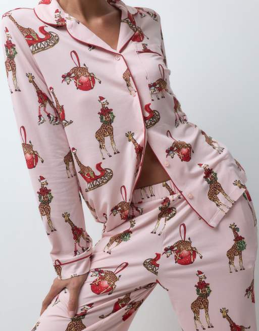 Chelsea Peers Christmas super soft button up pyjama set in pink holiday giraffe, 3 of 4