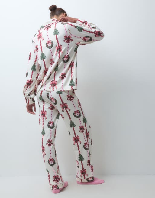 Chelsea Peers Christmas super soft oversized collar button up pyjama set in pink festive wreath stripe, 2 of 4