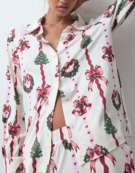 Chelsea Peers Christmas super soft oversized collar button up pyjama set in pink festive wreath stripe, 3 of 4
