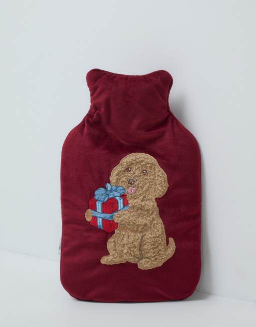 Chelsea Peers Christmas Wärmflasche mit rotem Hundeprint, 4 von 4