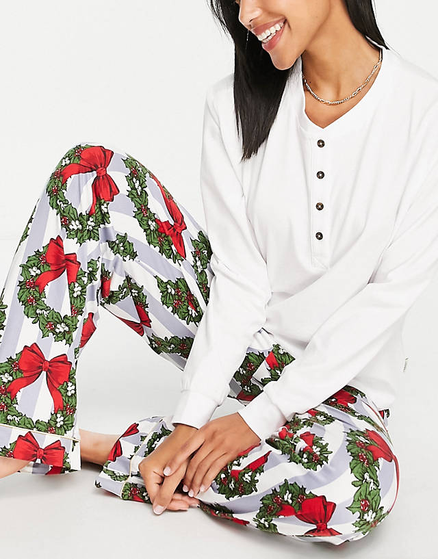 Chelsea Peers - christmas wreath long pyjamas with henly top in blue and white