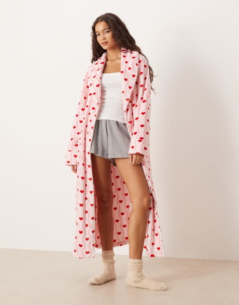 Chelsea Peers cosy heavy fleece dressing gown in pink wavy heart print - view 1