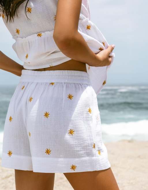 Chelsea Peers Cotton cheesecloth embroidered sunburst shorts in white, 4 of 4