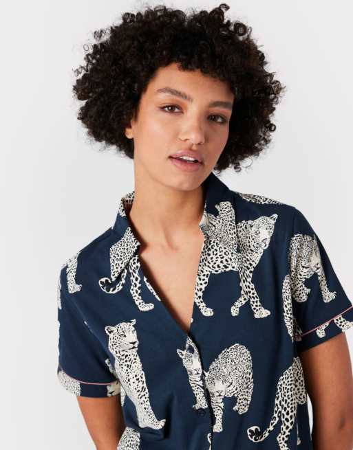 Chelsea Peers Cotton leopard print short pyjama set in navy, 3 of 4