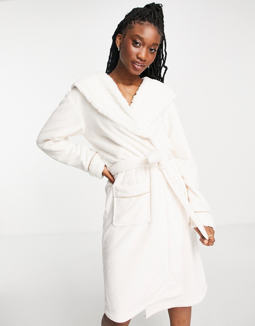 Chelsea Peers cozy robe in cream-White