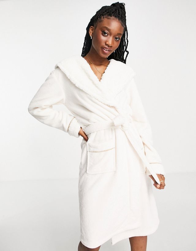 Chelsea Peers cozy robe in cream