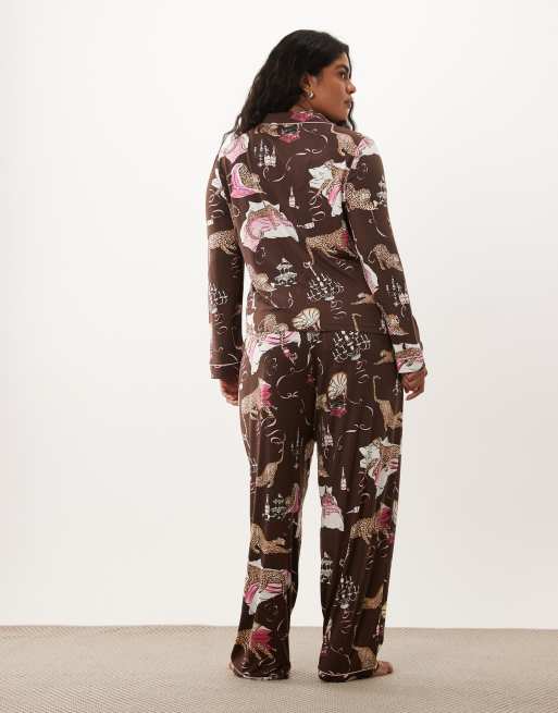 Chelsea Peers Curve button up pajama set in neutral party leopard print, 2 of 4