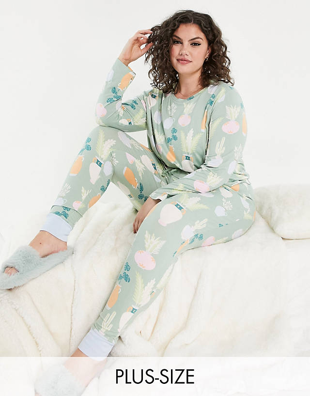Chelsea Peers - curve long sleeve top and jogger pyjama set in sage plant print - lgreen