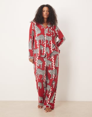 Chelsea Peers Chelsea Peers Curve poly long sleeve revere pyjama set in leopard wiggle stripe print-Red