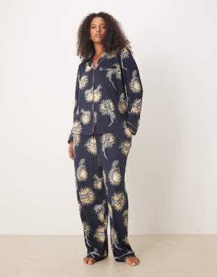 Chelsea Peers Chelsea Peers Curve poly long sleeve revere pyjama set in sun and zebra print-Navy