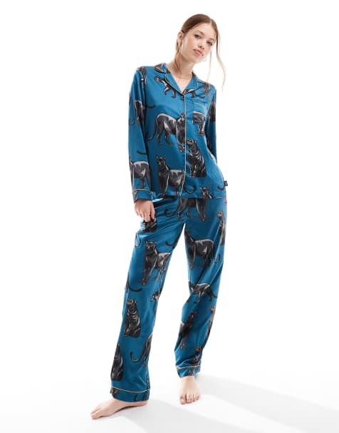 Chelsea Peers - Ensemble de pyjama en satin avec pantalon et top boutonné à imprimé panthère - Vert forêt - view 1