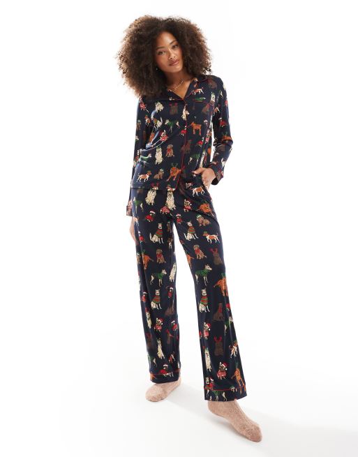 Chelsea Peers - Exclusive- Christmas - Pyjamaset van polyester met top met lange mouwen en reverskraag en broek met hondenprint in multi
