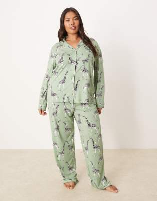 Chelsea Peers Chelsea Peers Exclusive Curve long sleeve revere & trouser pyjama set in sage green giraffe print