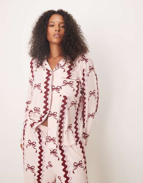 Chelsea Peers Exclusive Curve poly long sleeve revere pyjama set in bow print - view 1