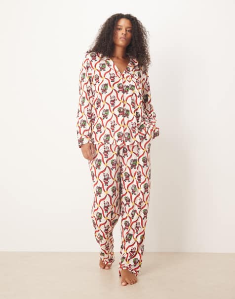 Chelsea Peers Exclusive Curve poly long sleeve revere pyjama set in Christmas candycane santa print - view 1