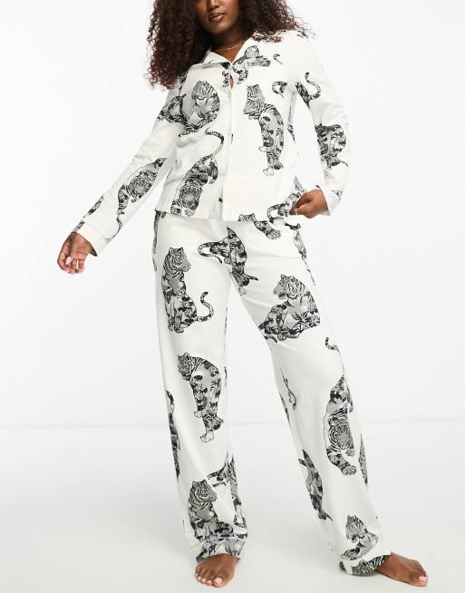 Womens Sleepwear Long Sleeve Collar Shirt and Long Pant 2-Piece Pajama Set  - Tiger Animal Print