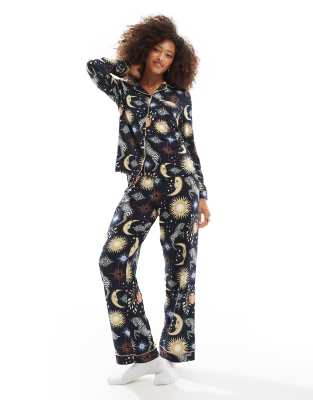 Chelsea Peers Chelsea Peers Exclusive moon and zebra print long sleeve revere and trouser pyjama set in navy