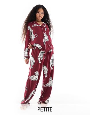 Chelsea Peers Exclusive Petite long sleeve and trouser poly pyjama set in plum lotus tiger print-Red φωτογραφία