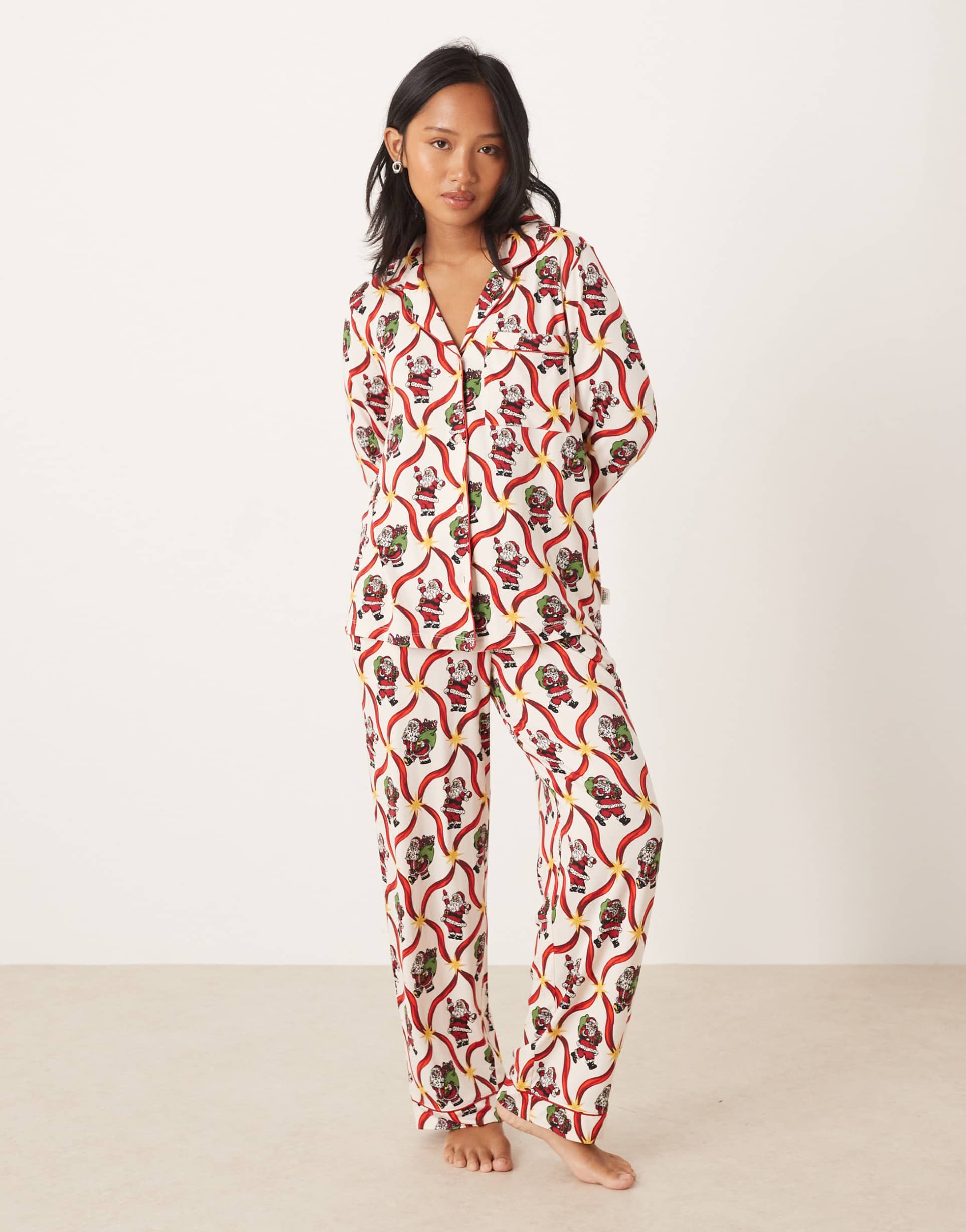 chelsea peers exclusive petite poly long sleeve camp collar pajama set in christmas candy cane santa print