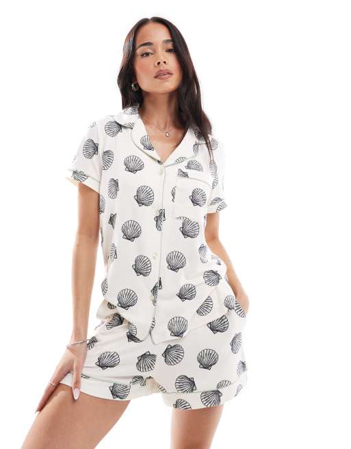 Chelsea Peers exclusive poly short sleeve revere and short set in shell print