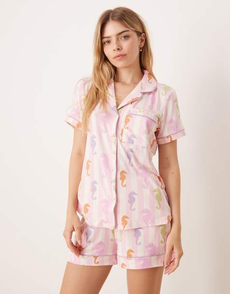 Chelsea Peers - Exclusive - Set van polyester met overhemd met korte mouwen, reverskraag en short in zeepaardjes- en streepprint - view 1