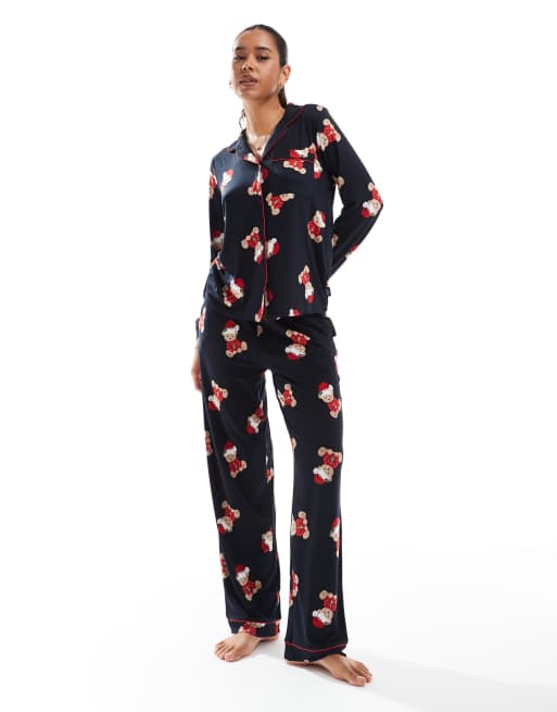Chelsea Peers - Exclusives - Voor hem en haar - Kerstmis pyjamaset met top met lange mouwen en reverskraag en broek met teddybeerprint in marineblauw