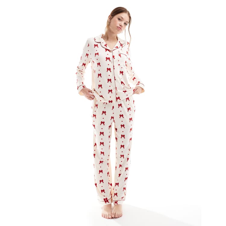 Chelsea Peers Exklusiv Polyester Pyjama in CremeweiB mit rotem Schleifenmuster