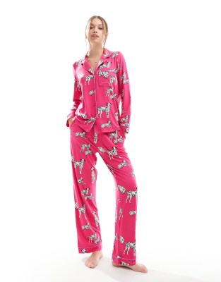 Chelsea Peers - Exklusiver Jersey-Pyjama mit geknöpftem Oberteil und Hose in Hot Pink mit Dalmatiner-Print-Rosa