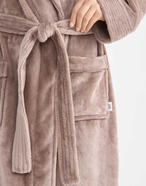 Chelsea Peers Fleece long dressing gown - beige in brown, 3 of 4