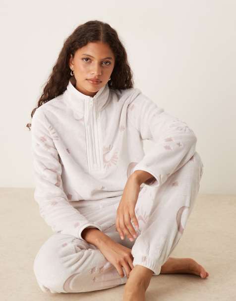 Chelsea Peers fleece lounge set in tonal star print - view 1