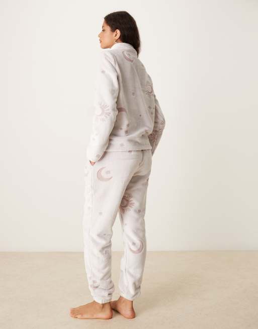Chelsea Peers fleece lounge set in tonal star print, 3 of 4