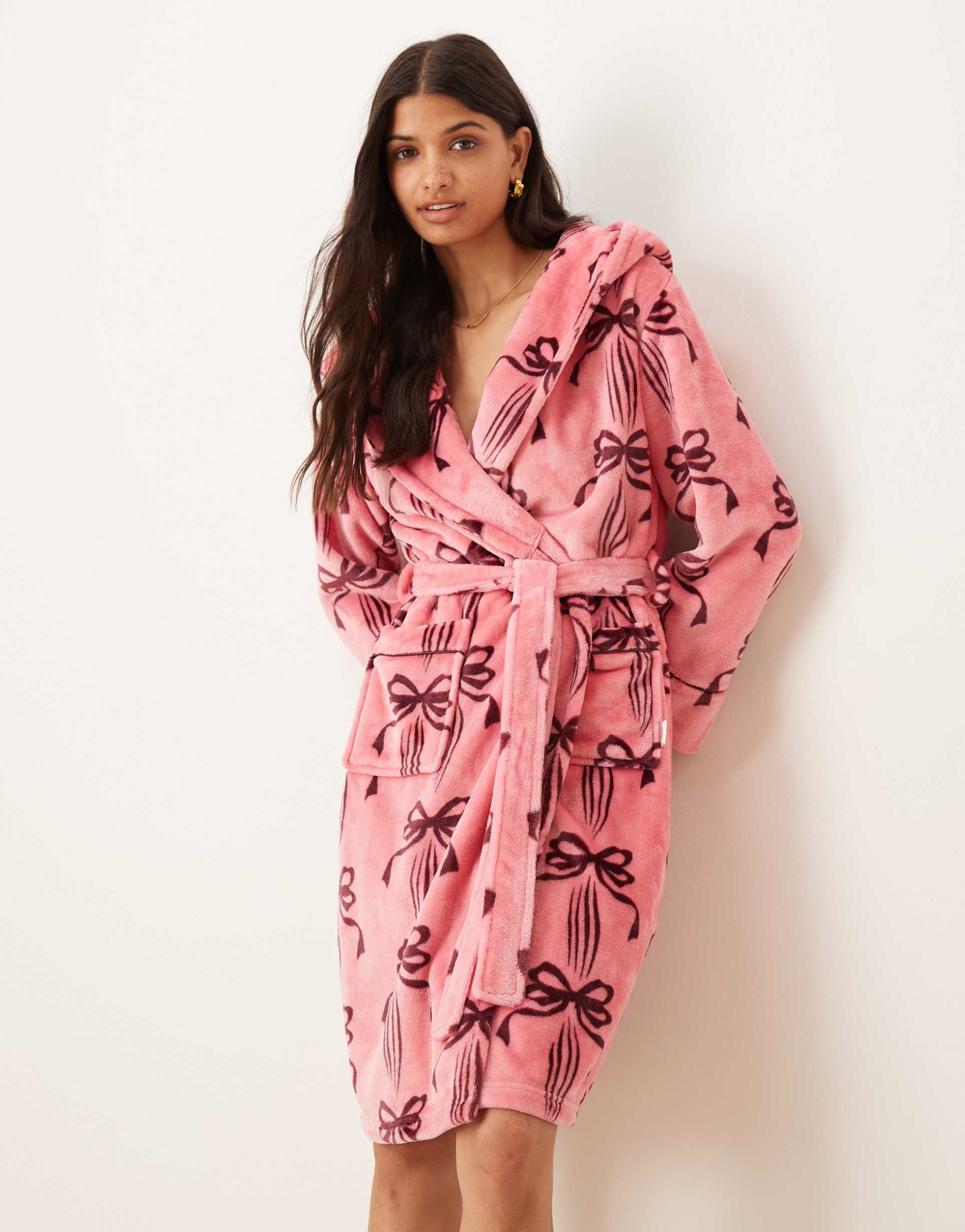 chelsea peers fleece robe in bow print