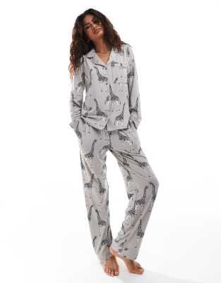 giraffe print long sleeve camp shirt and pants pajama set in gray