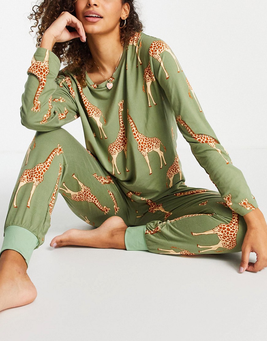Chelsea Peers giraffe print pajama set in green
