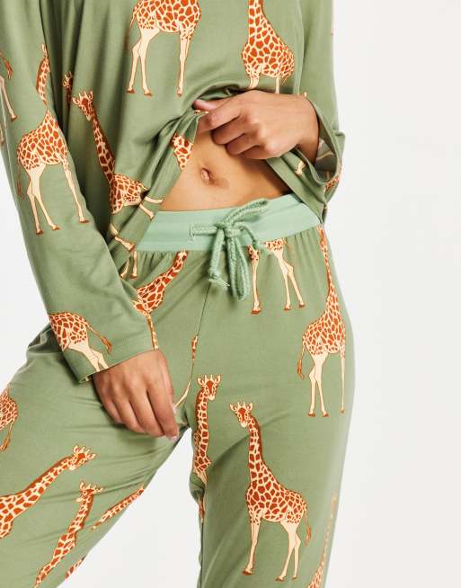 Chelsea Peers giraffe print pajama set in green